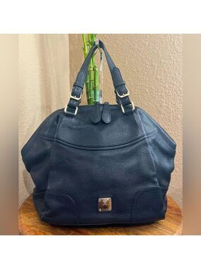 MCM BLACK PEBBLED LEATHER HANDBAG